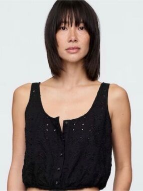 GAP Black Eyelet Button-Front Cropped Tank Top - Women